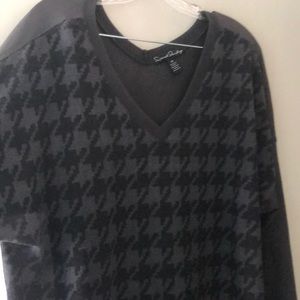 V neck tunic length houndstooth sweater.